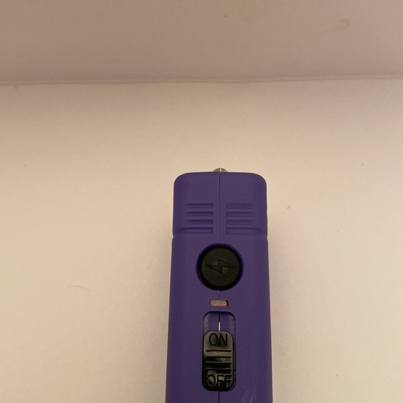 Purple taser 💜 - Picture 2 of 8